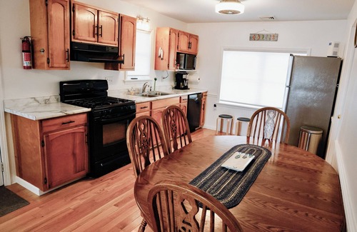Stroh Cabaña | Hillside cottage on Pretty Lake