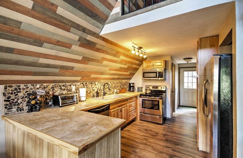 Cripple Creek Cabina | ¡Hillside Cripple Creek Cabin con vistas a la montaña!