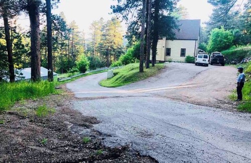 Deadwood Casa | Hillside Deadwood house in town w/ Hot Tub & views