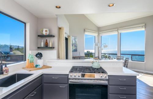 Sea Ranch Casa | Hillside Family Home for 10 With Panoramic Ocean Views