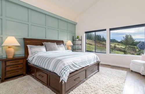 Sea Ranch Casa | Hillside Family Home for 10 With Panoramic Ocean Views