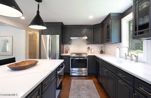Ashley Falls Casa | Hillside Haus: 4-Season Cabin Close to Catamount, Butternut, Great Barrington