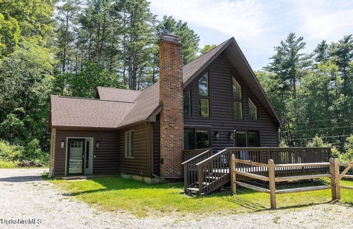 Ashley Falls Casa | Hillside Haus: 4-Season Cabin Close to Catamount, Butternut, Great Barrington