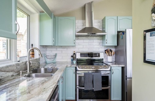 Markdale Casa | Hillside Haven Retreat: Sunroom & Pond Escape!