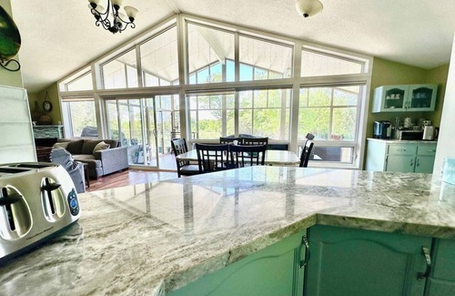 Markdale Casa | Hillside Haven Retreat: Sunroom & Pond Escape!