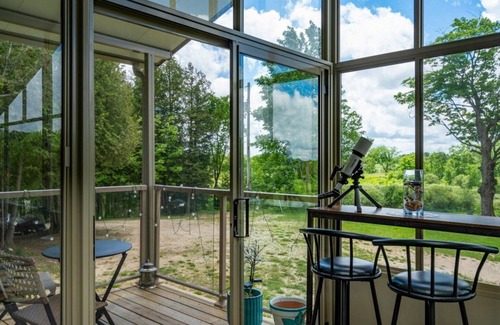 Markdale Casa | Hillside Haven Retreat: Sunroom & Pond Escape!