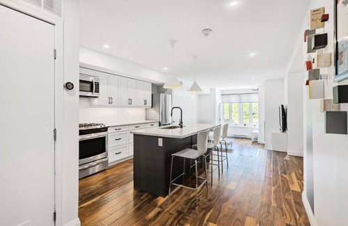 The Blue Mountains Condominio | Hillside Hideaway - Walk to the Village / King Bed