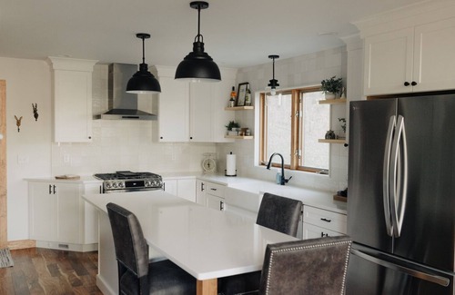 West Brookfield Casa | Full family home 200 ft from the lake shore. Dog friendly!