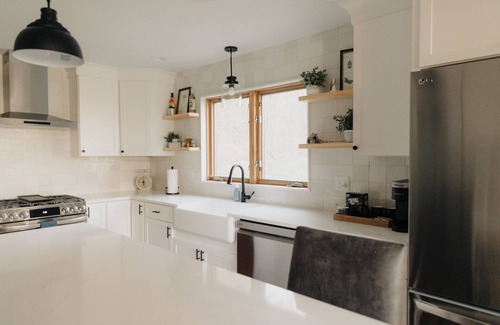 West Brookfield Casa | Full family home 200 ft from the lake shore. Dog friendly!