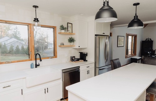 West Brookfield Casa | Full family home 200 ft from the lake shore. Dog friendly!