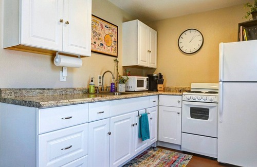 Prescott Cabaña | Hillside Hideaway Centrally Located Cottage, Close to Trails, Lakes & Town