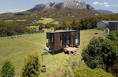 West Kentish Casa | Hillside Hideout by Tiny Away