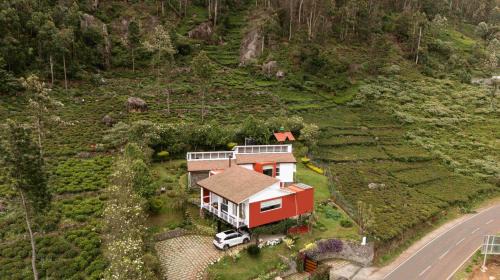 Wellington Casa | Hillside Home 3 BHK Villa by tisyastays