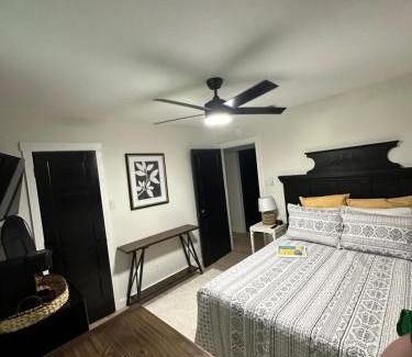 Tyler Casa | Hillside House Room 2
