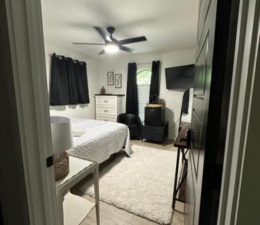 Tyler Casa | Hillside House Room 2