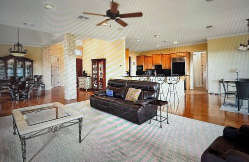 Boerne Casa | "Hillside Oasis" 4 minutes to Tapatio Springs Golf Resort!