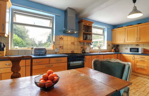 Little Missenden Casa | HILLSIDE, pet friendly, character holiday cottage in Holmer Green