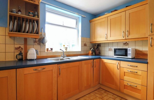 Little Missenden Casa | HILLSIDE, pet friendly, character holiday cottage in Holmer Green