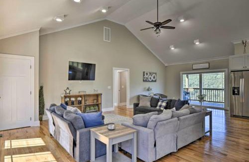 Trenton Casa | Hillside View on Tanglewood