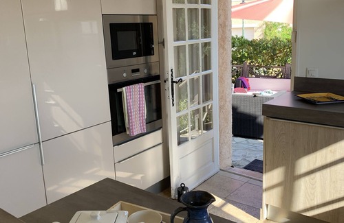 La Garde-Freinet Villa | Casa de pueblo renovada, en una ladera, con piscina privada y vistas impresionantes