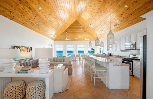 North Side Casa | Hilltime: Villa Rum Point con piscina, amplia playa y terrazas frente al mar