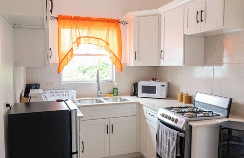 Dickenson Bay Apartamento | Hilltop View: Convenient & Peaceful Studio Haven