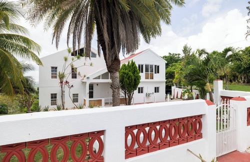 Dickenson Bay Apartamento | Hilltop View: Convenient & Peaceful Studio Haven