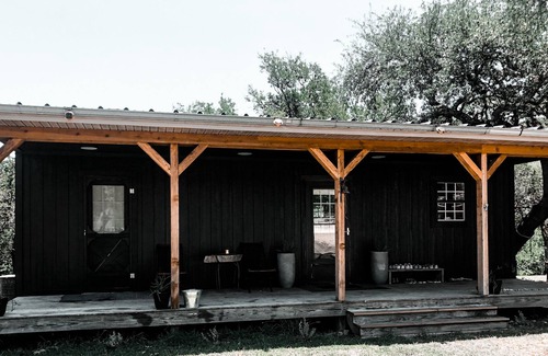Uvalde Otro | Hilltop Artist Cabin