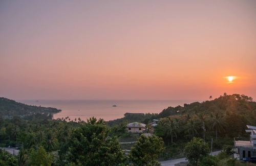 Ko Pha-ngan Casa | Hilltop both sides ocean view house with trendy interior.