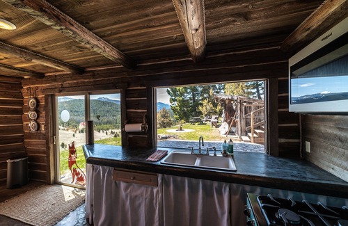Philipsburg Cabina | Hilltop Cabin with Breathtaking Mountain Scenery