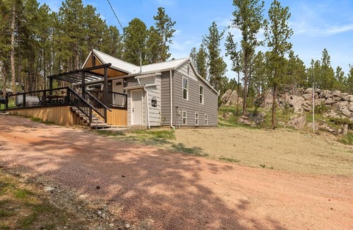 Custer Casa | Hilltop Cottage