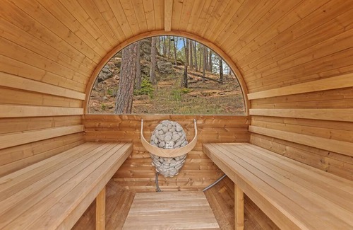 Custer Casa | Hilltop Cottage
