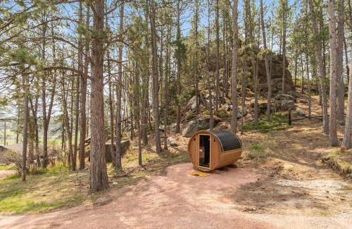 Custer Casa | Hilltop Cottage