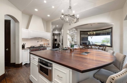 Parker County Casa | Hilltop Estate in Aledo with Pool, Hot Tub, Outdoor Kitchen & 100-Acre Views