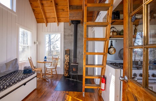 Lunenburg County Cabina | HillTop Farm Cottage