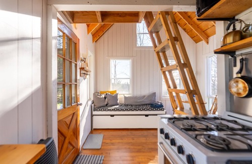 Lunenburg County Cabina | HillTop Farm Cottage