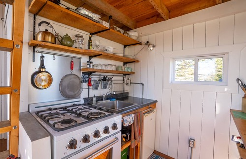 Lunenburg County Cabina | HillTop Farm Cottage