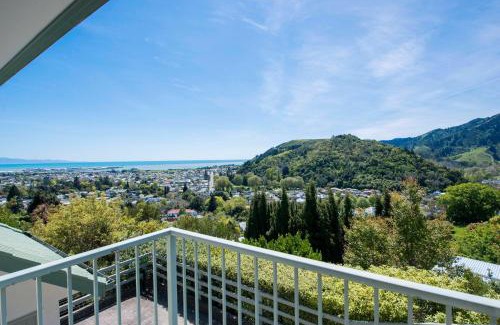 Nelson Casa | Hilltop Getaway