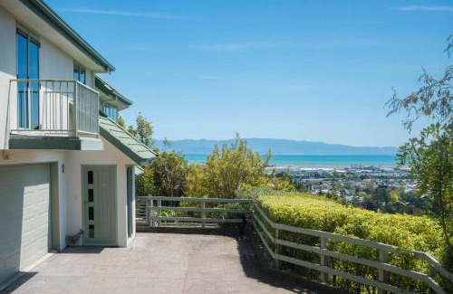 Nelson Casa | Hilltop Getaway