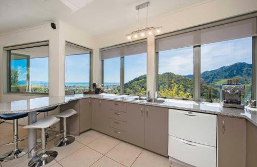 Nelson Casa | Hilltop Getaway