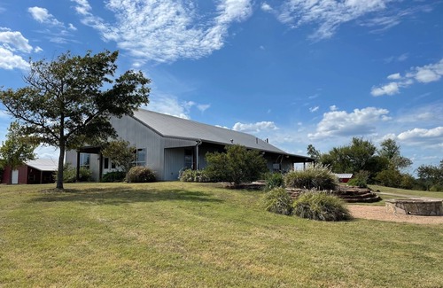 Bleiblerville Casa | Hilltop Getaway with Awesome Views