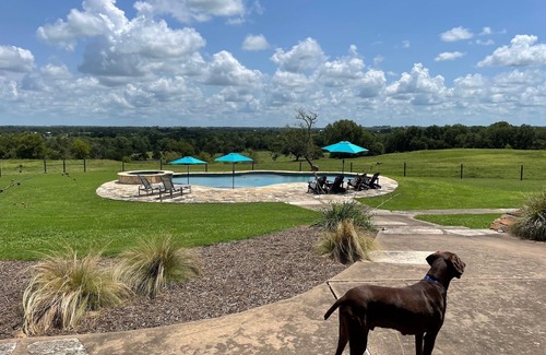 Bleiblerville Casa | Hilltop Getaway with Awesome Views