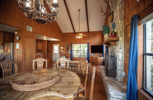 Concan Casa | Hilltop Hacienda @ Buchanan Vacation Homes in Concan - PET FRIENDLY!!!!!