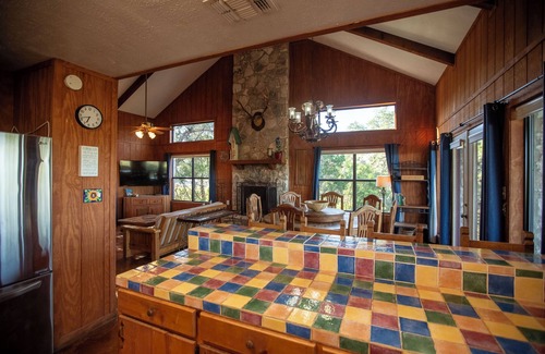 Concan Casa | Hilltop Hacienda @ Buchanan Vacation Homes in Concan - PET FRIENDLY!!!!!