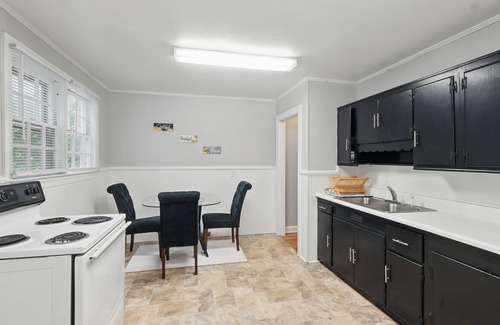 Winston - Salem Casa | Hilltop Haven - 2 bed, 1 bath, separate office
