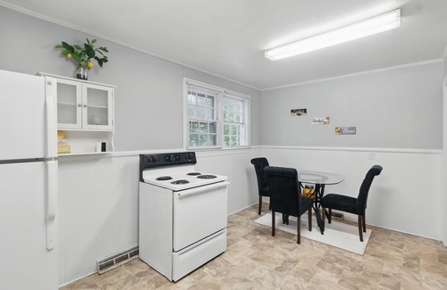 Winston - Salem Casa | Hilltop Haven - 2 bed, 1 bath, separate office