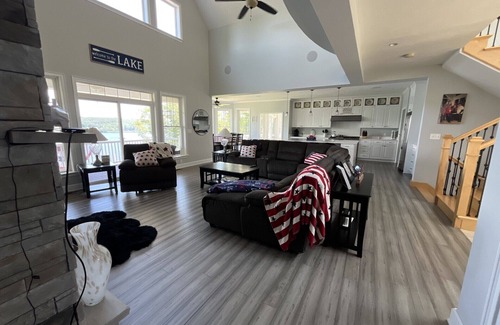 Laconia Casa | Hilltop Haven on Lake Winnisquam