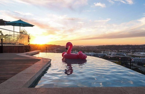University Heights Casa | Hilltop Haven with Infinity Pool