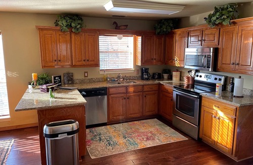 Grand Saline Casa | Hilltop Hideaway -1500+ sq/ft home - views of private lake on 42 beautiful acres