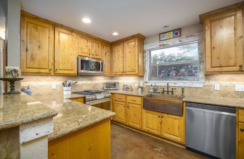 Wimberley Casa | Hilltop Hideaway- ¡14 acres pintorescos! Incluye encantador 'Bunkhouse' y capacidad para 12!